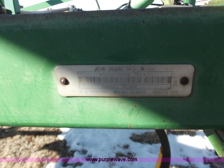 image for item B7525 John Deere 610 chisel plow