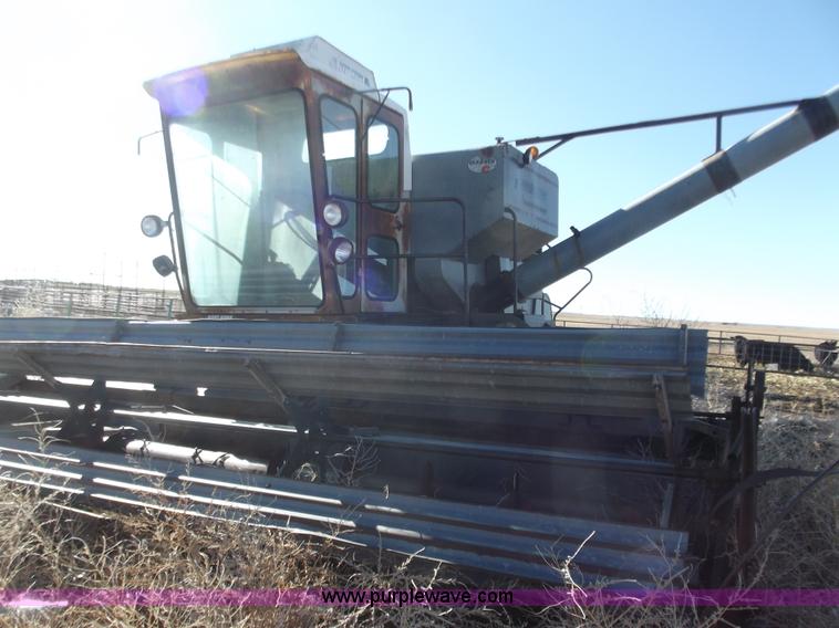 image for item B7528 Gleaner G combine