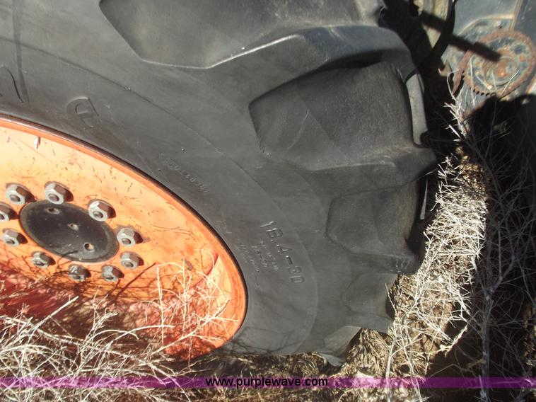 image for item B7528 Gleaner G combine