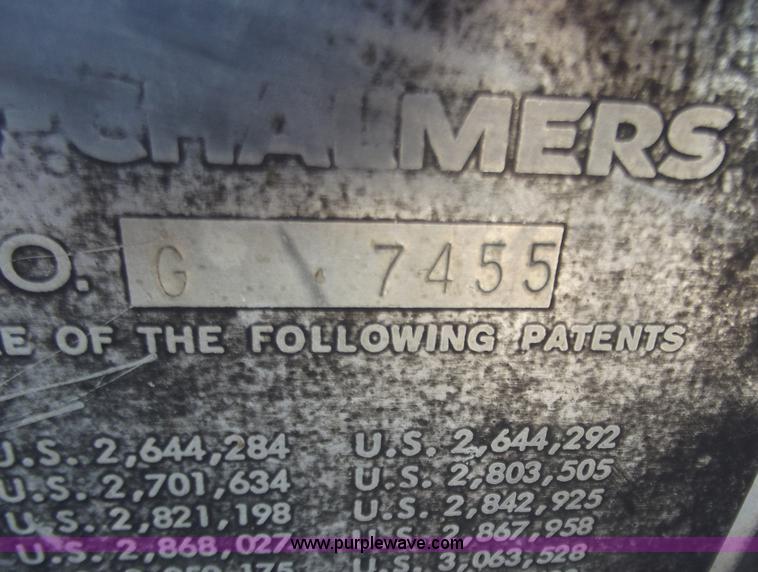 image for item B7528 Gleaner G combine