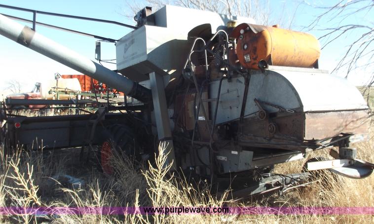 image for item B7529 Gleaner C combine
