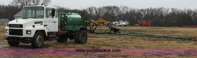 image for item B8763 1986 Mack CS200 chemical application truck