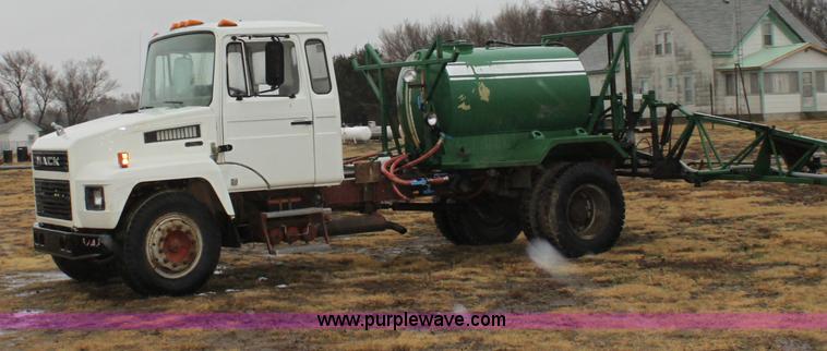 image for item B8763 1986 Mack CS200 chemical application truck