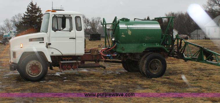image for item B8763 1986 Mack CS200 chemical application truck