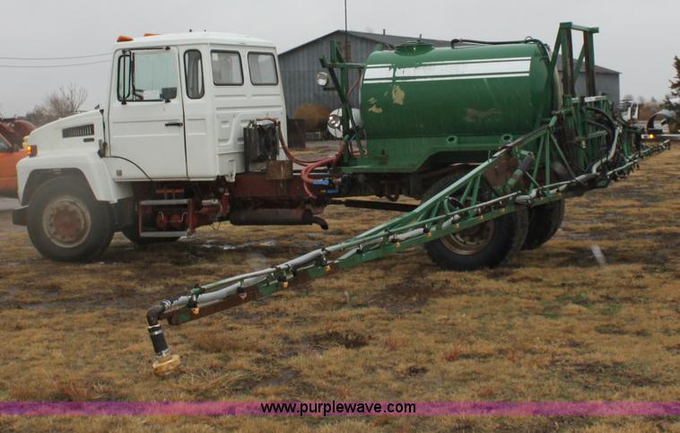 image for item B8763 1986 Mack CS200 chemical application truck