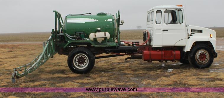 image for item B8763 1986 Mack CS200 chemical application truck