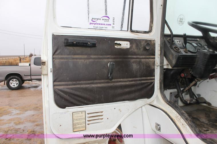 image for item B8763 1986 Mack CS200 chemical application truck