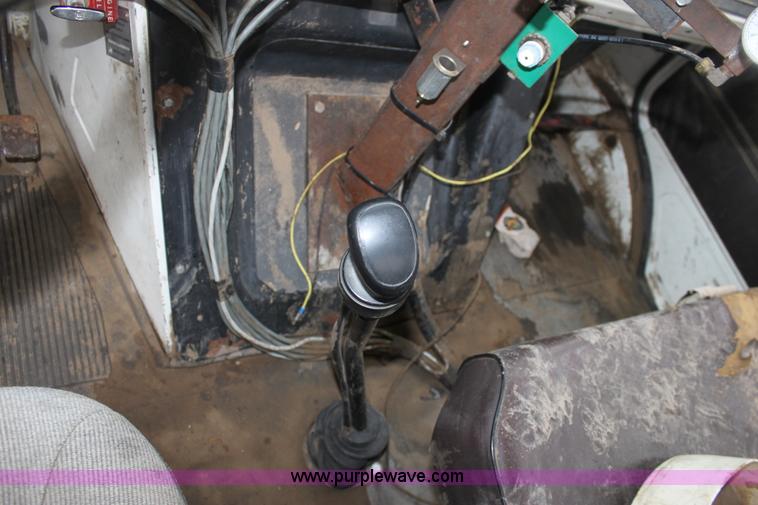 image for item B8763 1986 Mack CS200 chemical application truck