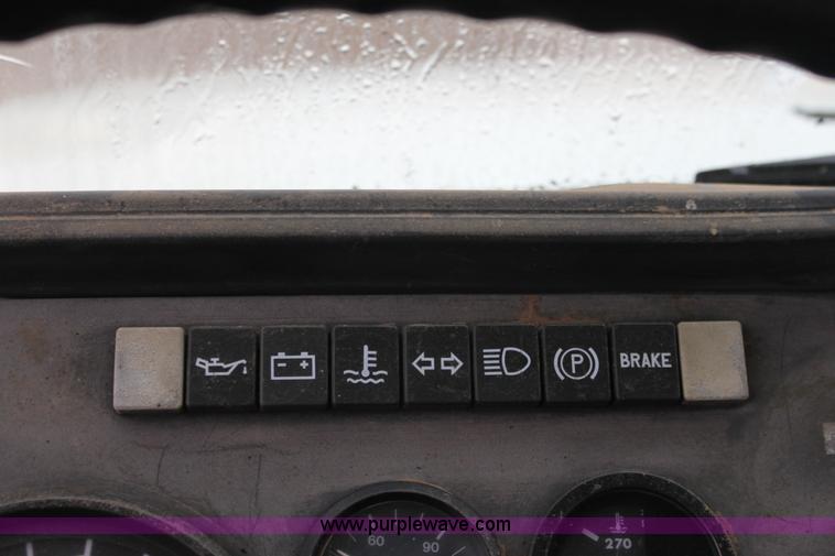 image for item B8763 1986 Mack CS200 chemical application truck