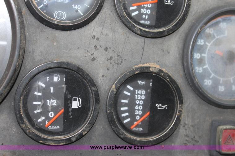 image for item B8763 1986 Mack CS200 chemical application truck