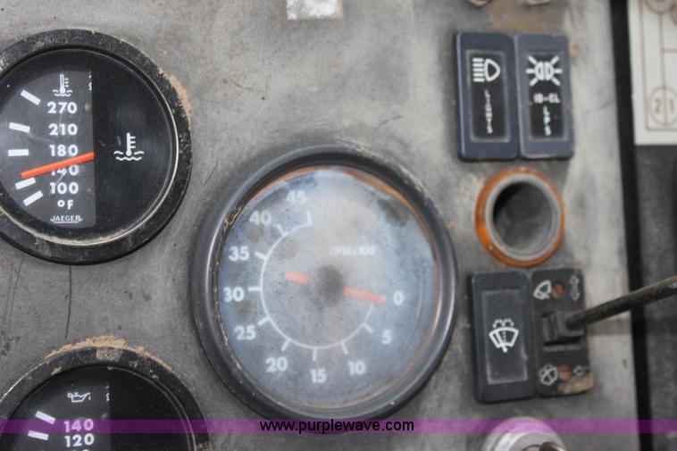 image for item B8763 1986 Mack CS200 chemical application truck