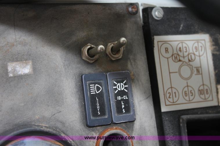 image for item B8763 1986 Mack CS200 chemical application truck