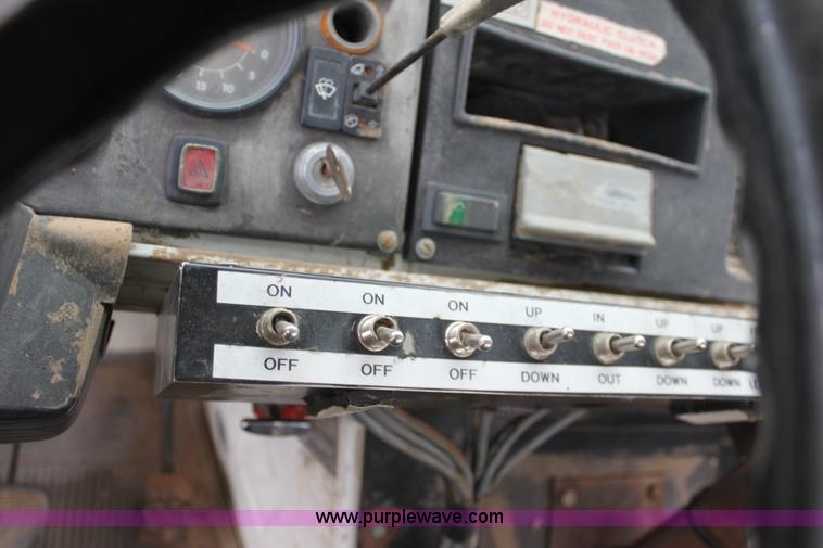 image for item B8763 1986 Mack CS200 chemical application truck