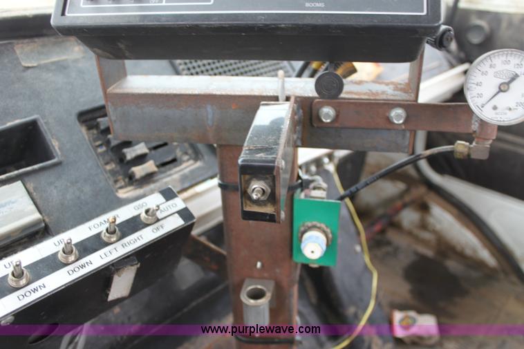 image for item B8763 1986 Mack CS200 chemical application truck