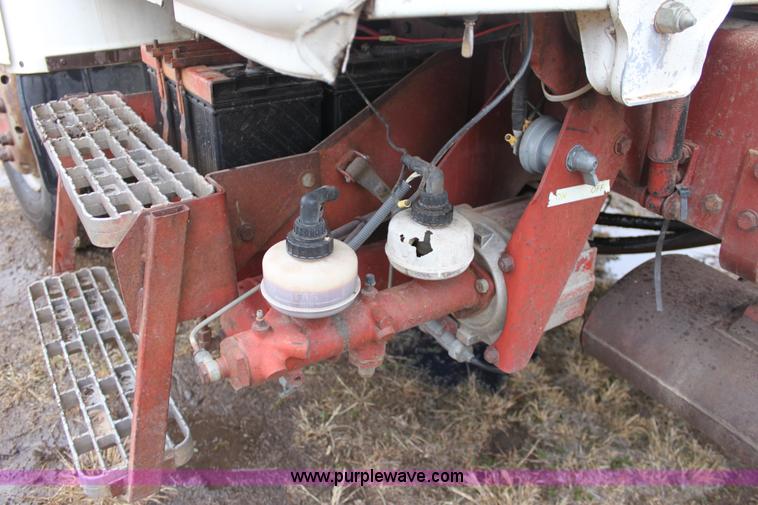 image for item B8763 1986 Mack CS200 chemical application truck