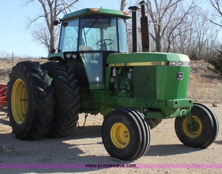 image for item B8786 1989 John Deere 4455 tractor