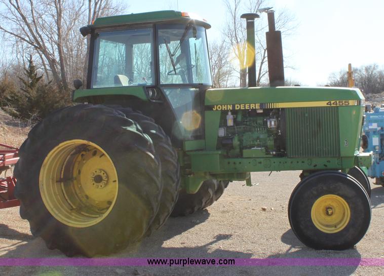 image for item B8786 1989 John Deere 4455 tractor