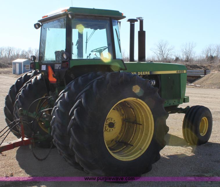 image for item B8786 1989 John Deere 4455 tractor