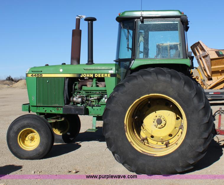 image for item B8786 1989 John Deere 4455 tractor