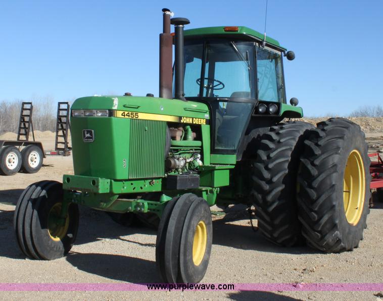 image for item B8786 1989 John Deere 4455 tractor