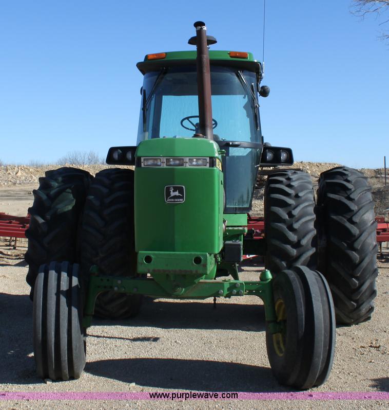 image for item B8786 1989 John Deere 4455 tractor