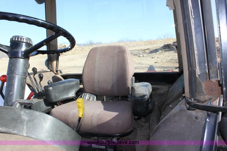 image for item B8786 1989 John Deere 4455 tractor