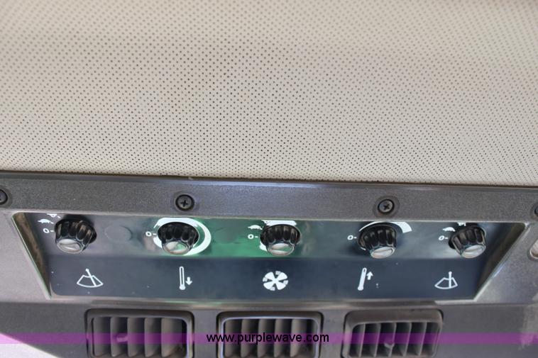 image for item B8786 1989 John Deere 4455 tractor