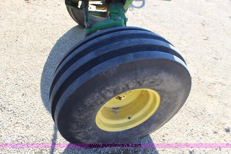 image for item B8786 1989 John Deere 4455 tractor