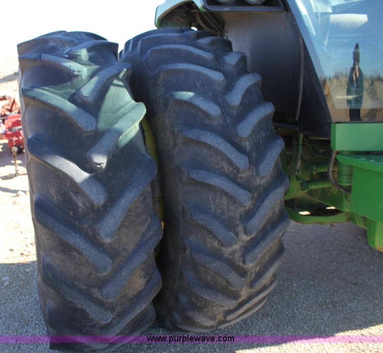 image for item B8786 1989 John Deere 4455 tractor