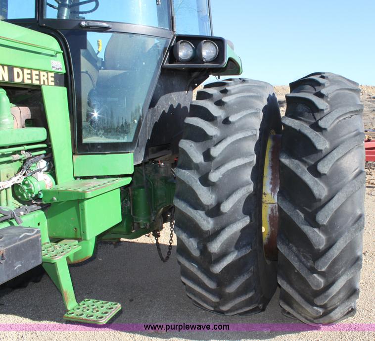 image for item B8786 1989 John Deere 4455 tractor