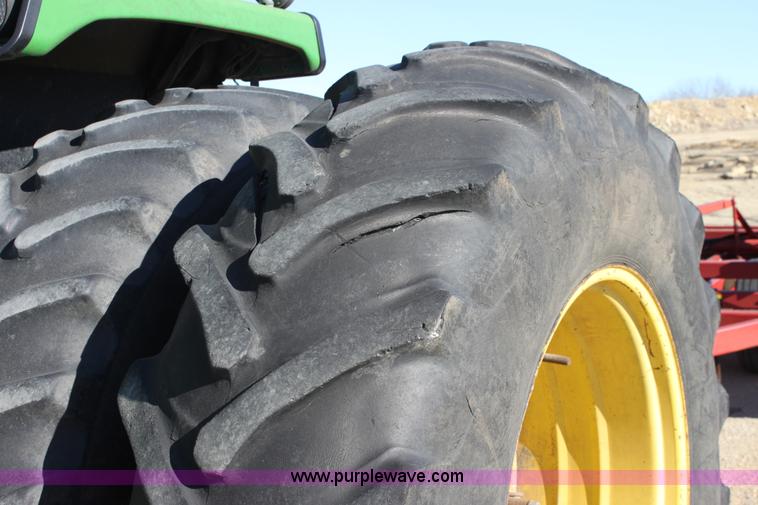 image for item B8786 1989 John Deere 4455 tractor