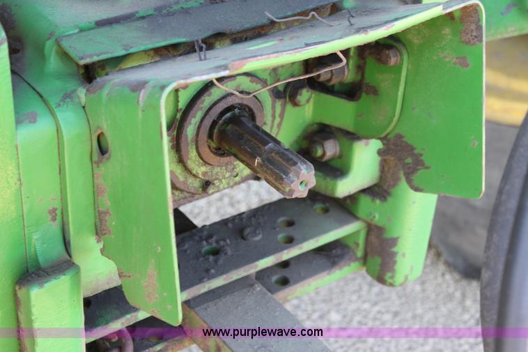 image for item B8786 1989 John Deere 4455 tractor