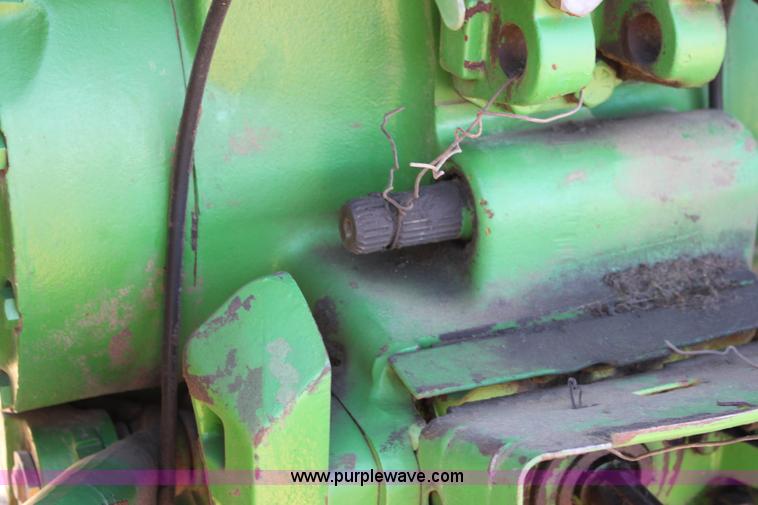 image for item B8786 1989 John Deere 4455 tractor
