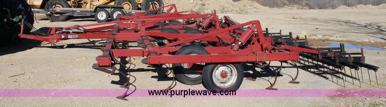 image for item B8787 International Harvester 4300 field cultivator