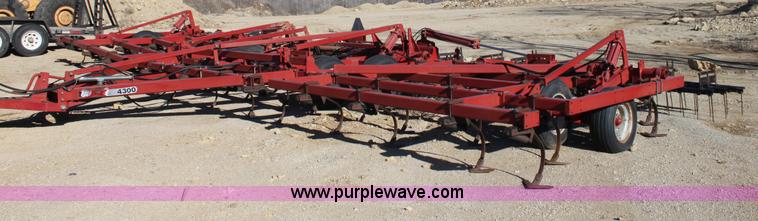 image for item B8787 International Harvester 4300 field cultivator