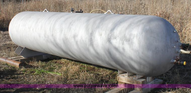 image for item B8801 1,000 gallon propane tank