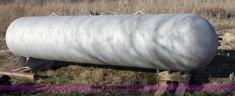 image for item B8801 1,000 gallon propane tank