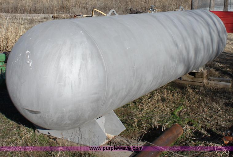 image for item B8801 1,000 gallon propane tank
