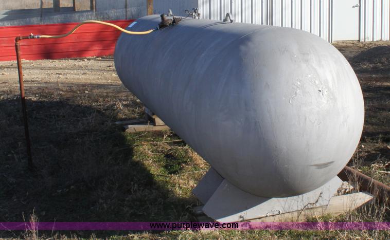 image for item B8801 1,000 gallon propane tank