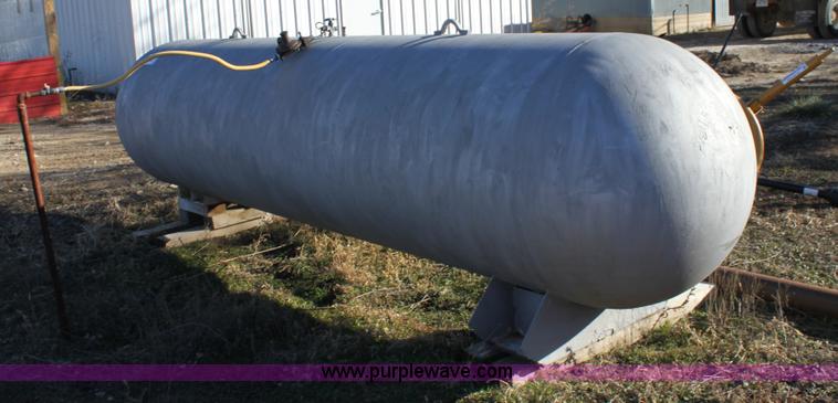 image for item B8801 1,000 gallon propane tank