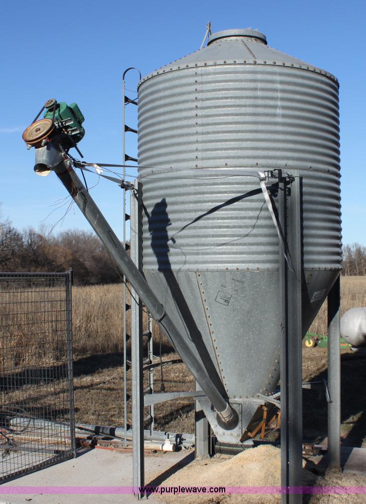 image for item B8803 300 bushel grain bin
