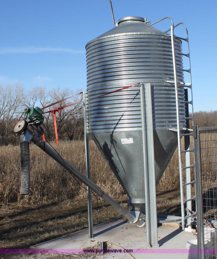 image for item B8804 300 bushel grain bin