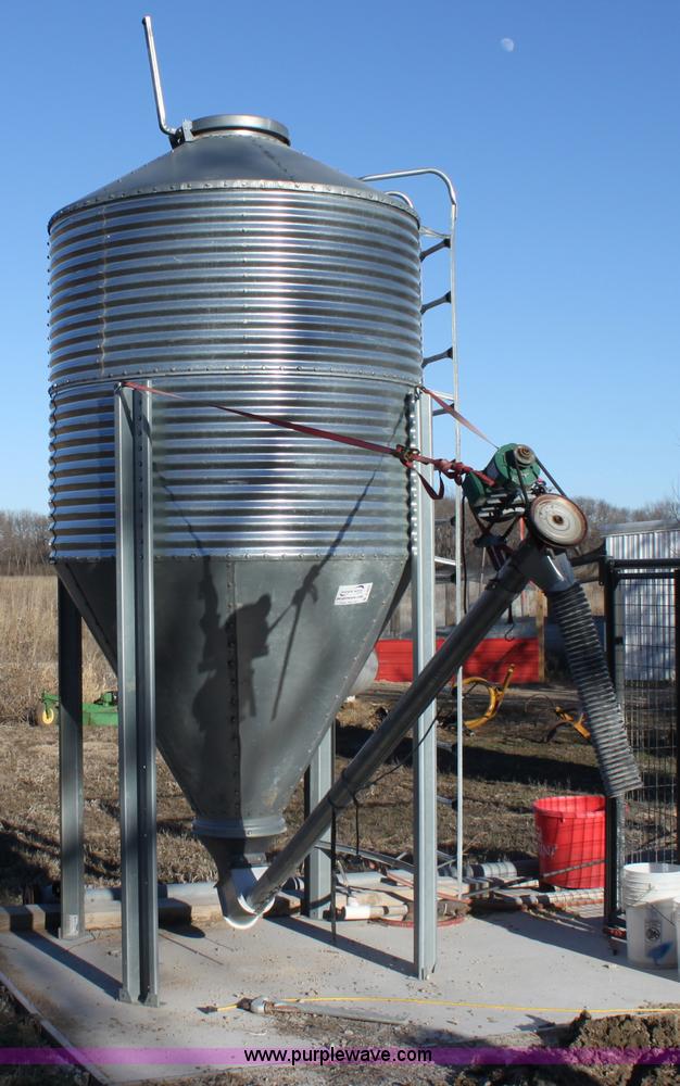 300 bushel grain bin in Towanda, KS Item B8804 sold Purple Wave