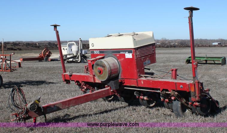 image for item B8809 Case IH 900 Cyclo Air six row planter