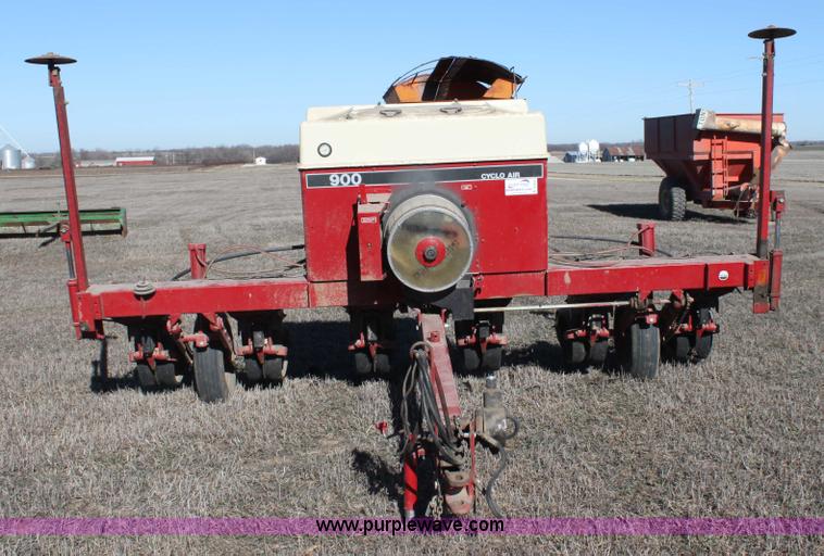 image for item B8809 Case IH 900 Cyclo Air six row planter