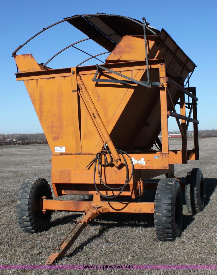 image for item B8815 Richardton 1200 multi-purpose dump wagon