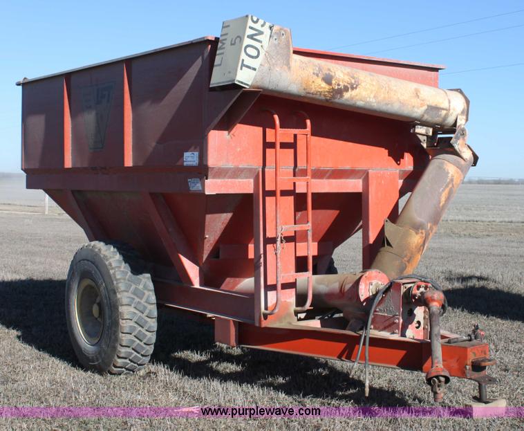 image for item B8816 United Farm Tools 400 bushel grain cart