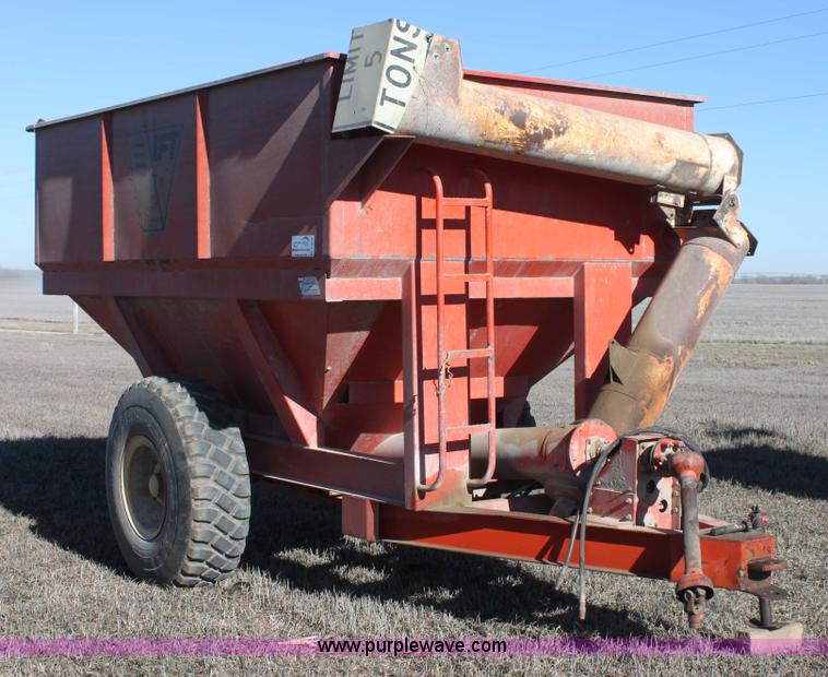 image for item B8816 United Farm Tools 400 bushel grain cart