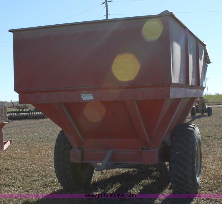 image for item B8816 United Farm Tools 400 bushel grain cart