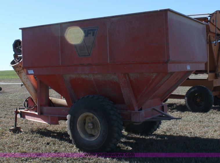 image for item B8816 United Farm Tools 400 bushel grain cart